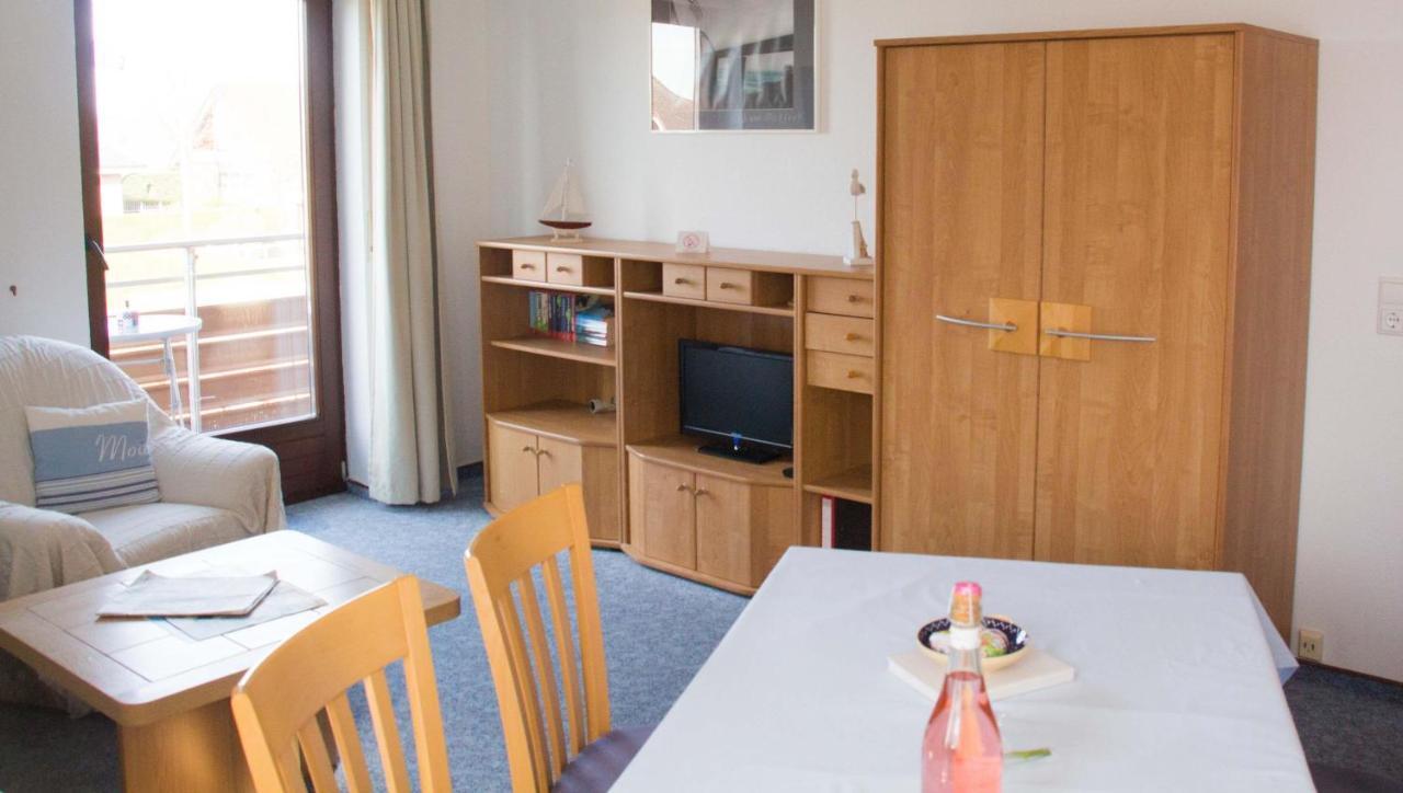 Ferienwohnungen-Neue-Tiefe-Wohnung-Kleiderbuegel Neue Tiefe Fehmarn Екстериор снимка