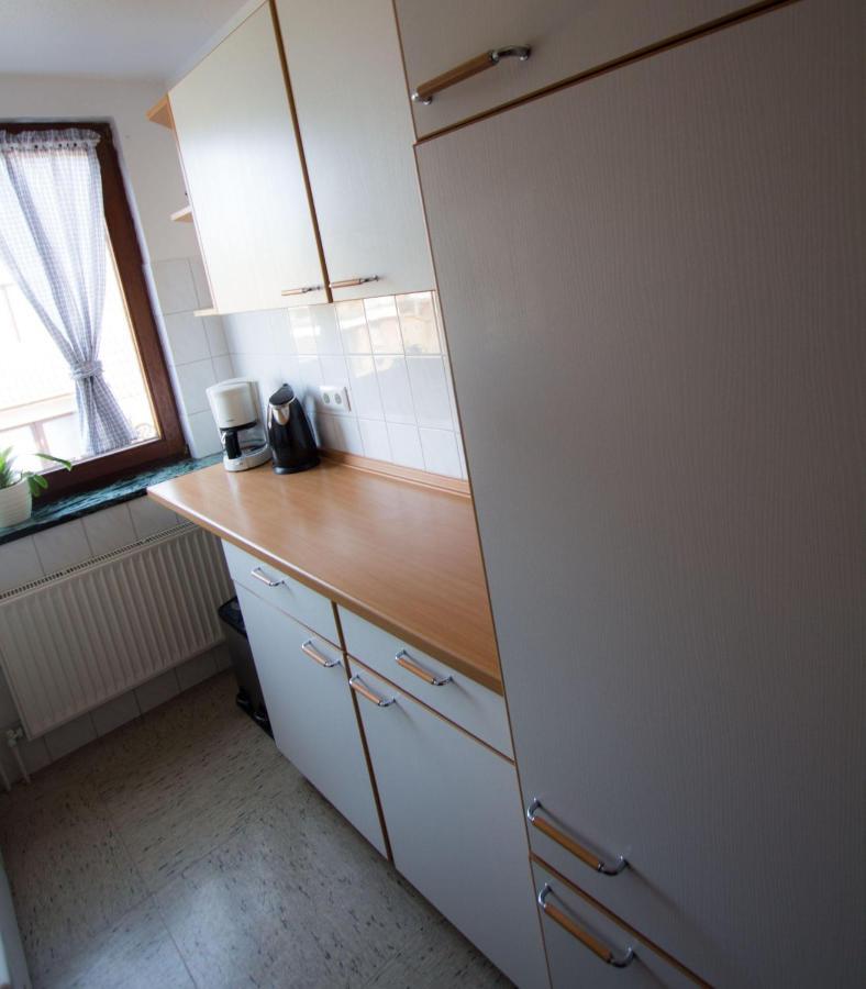 Ferienwohnungen-Neue-Tiefe-Wohnung-Kleiderbuegel Neue Tiefe Fehmarn Екстериор снимка