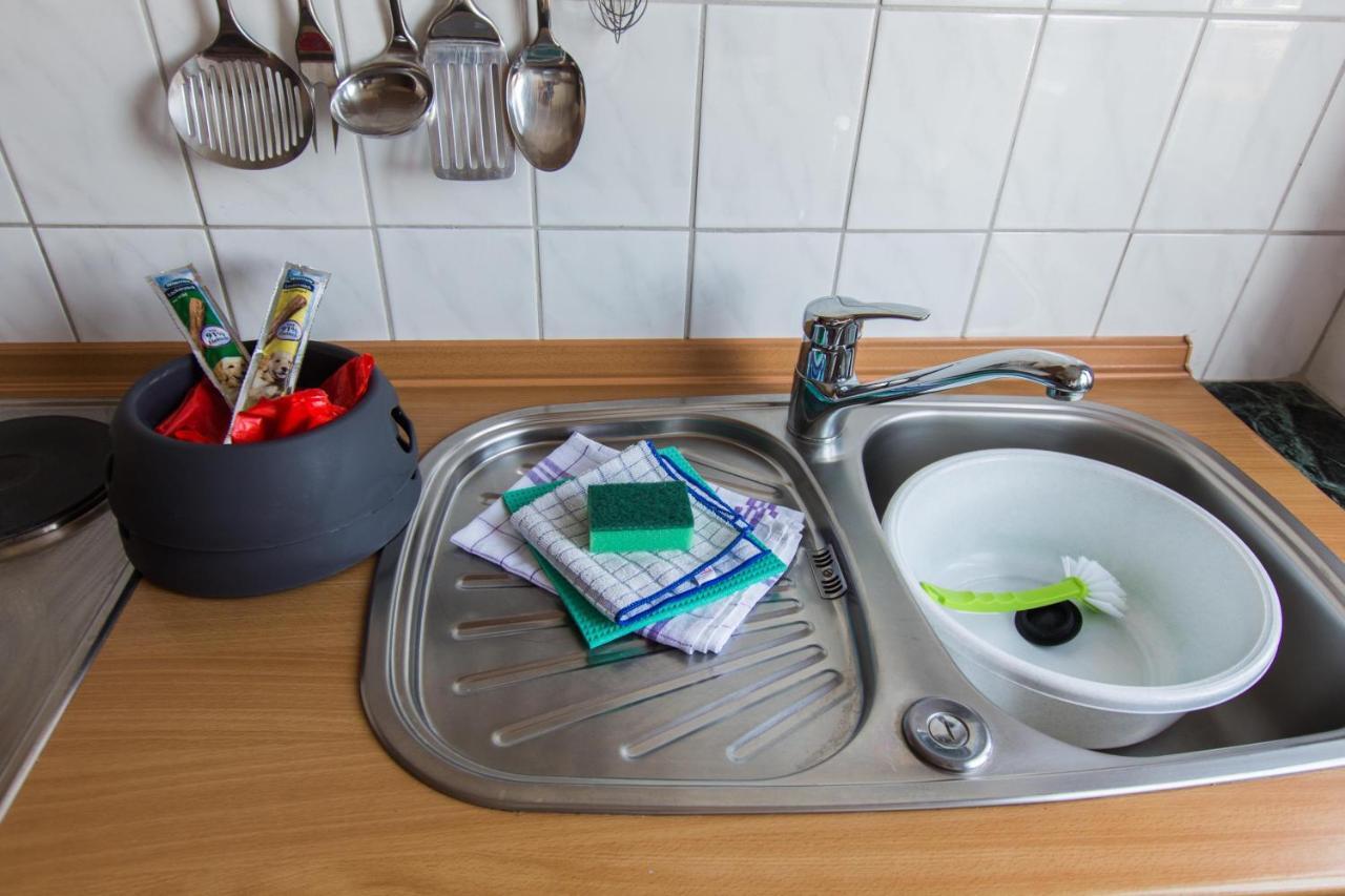 Ferienwohnungen-Neue-Tiefe-Wohnung-Kleiderbuegel Neue Tiefe Fehmarn Екстериор снимка